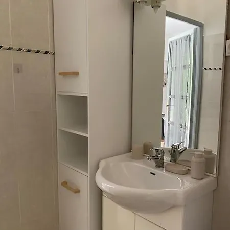 Holiday home Serenice - F2 Au Calme, Climatise, Wifi Et Parking Gratuit