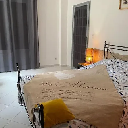 Holiday home Serenice - F2 Au Calme, Climatise, Wifi Et Parking Gratuit *